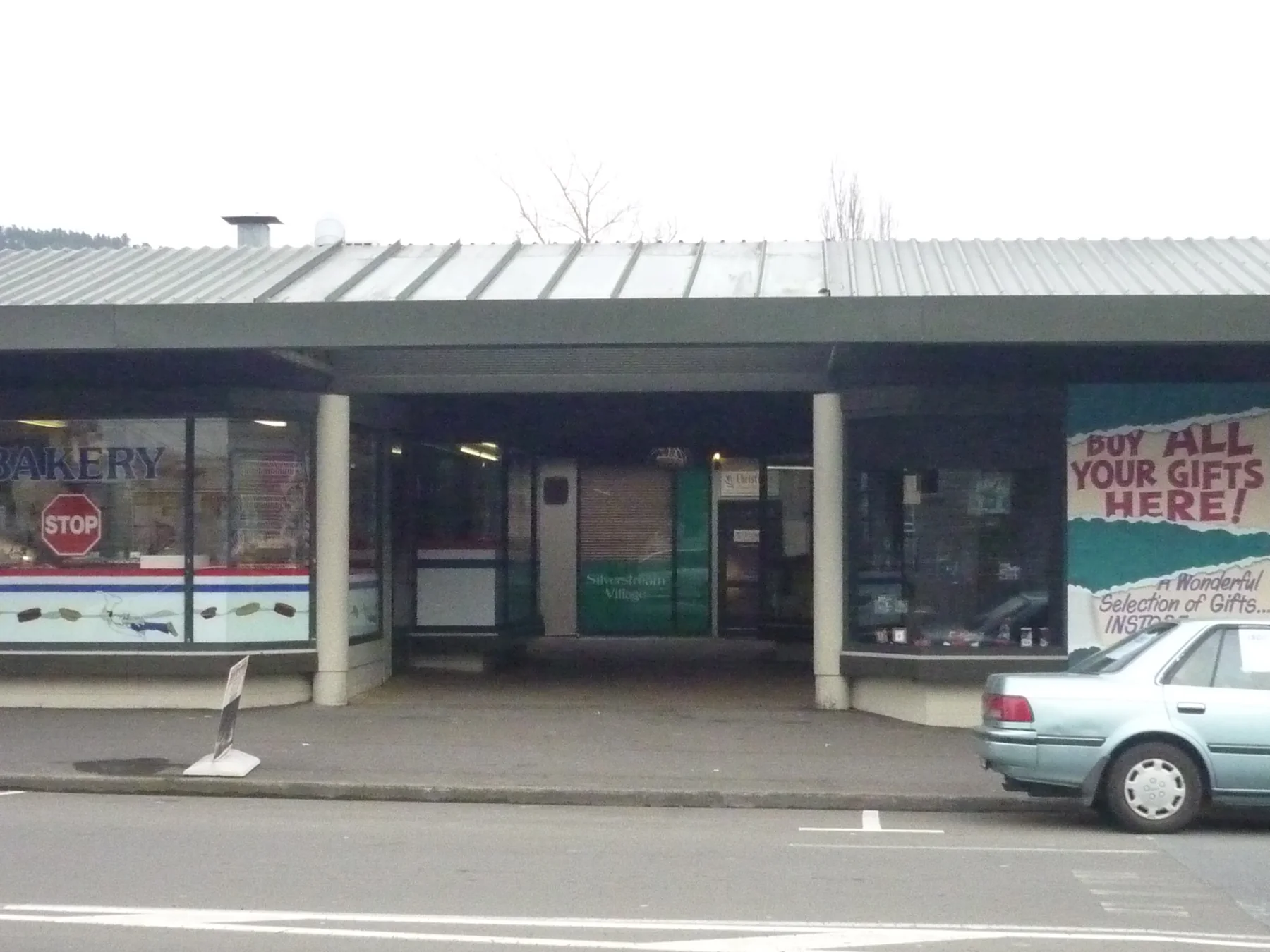 Existing Silverstream Pharmacy and Bakery entry before redevelopment